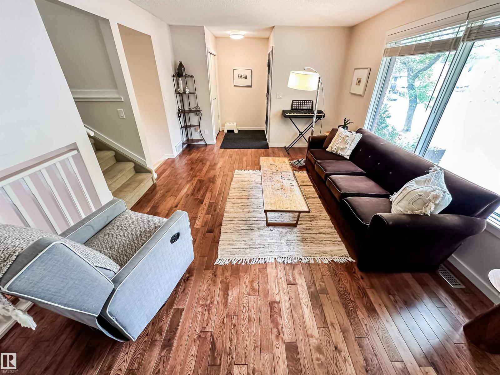 12005 90 ST NW