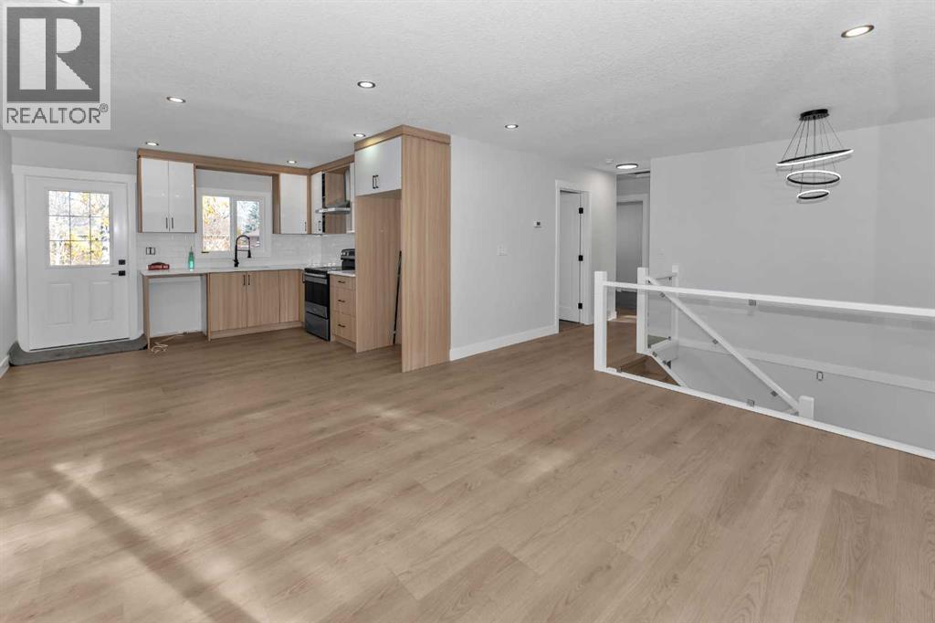 915 Pinecliff Drive NE