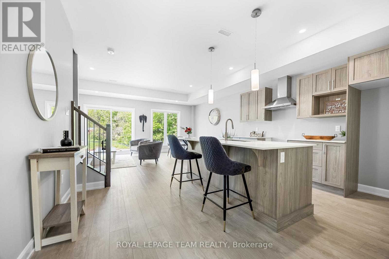 342 LEWIS STREET W