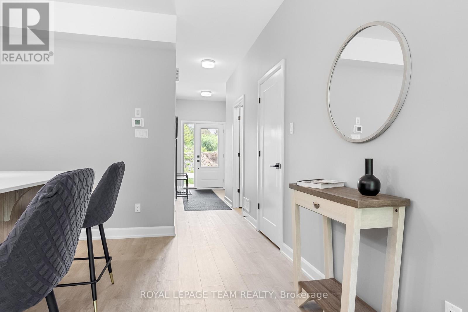 342 LEWIS STREET W