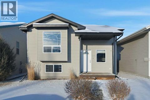 256 Deschner Close Red Deer AB T4R3C2