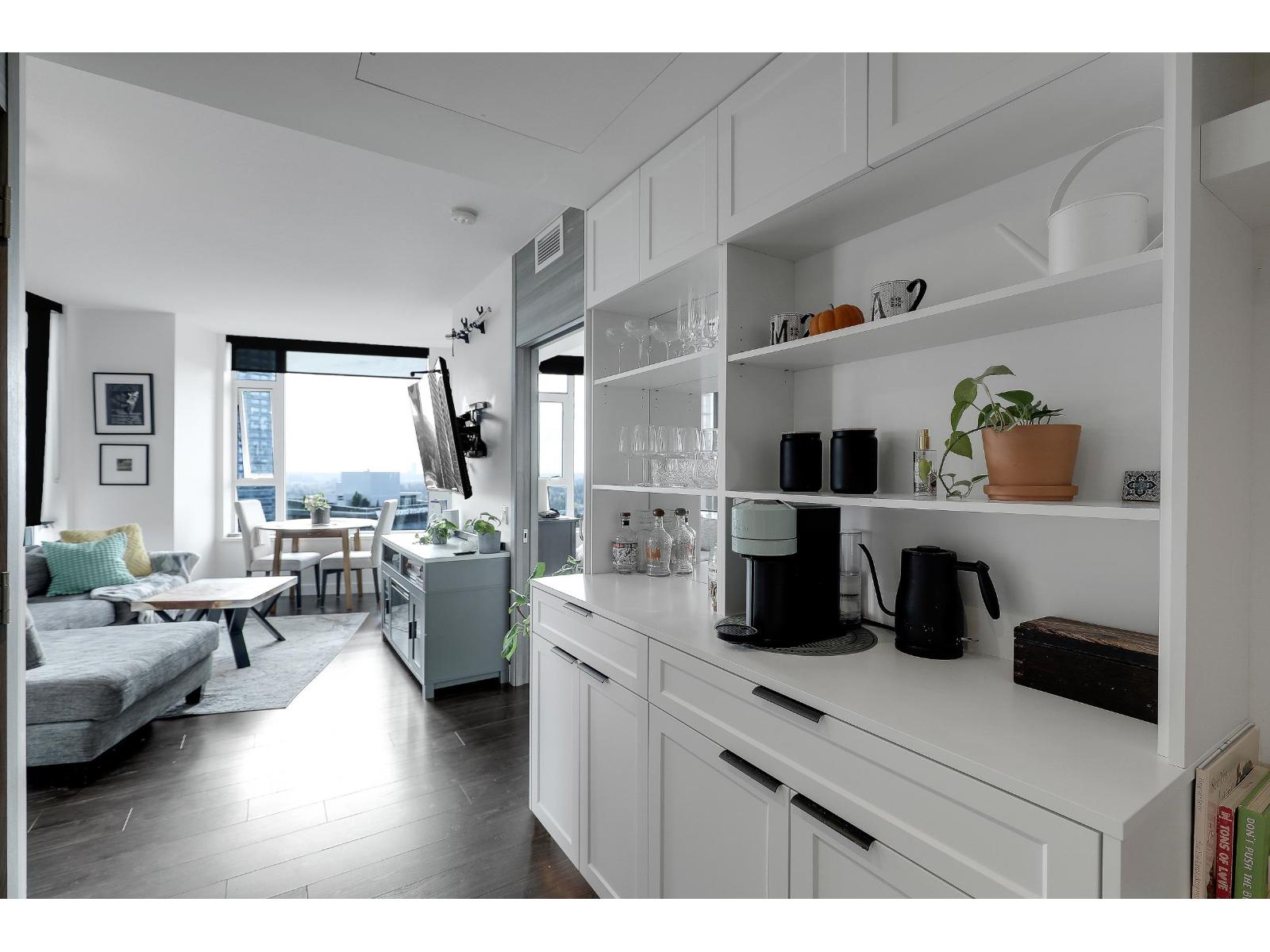 2510 9887 WHALLEY BOULEVARD