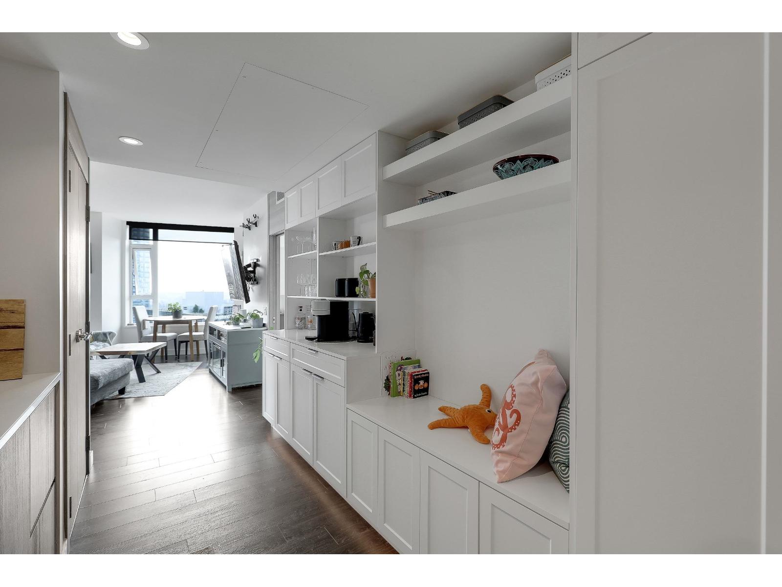 2510 9887 WHALLEY BOULEVARD