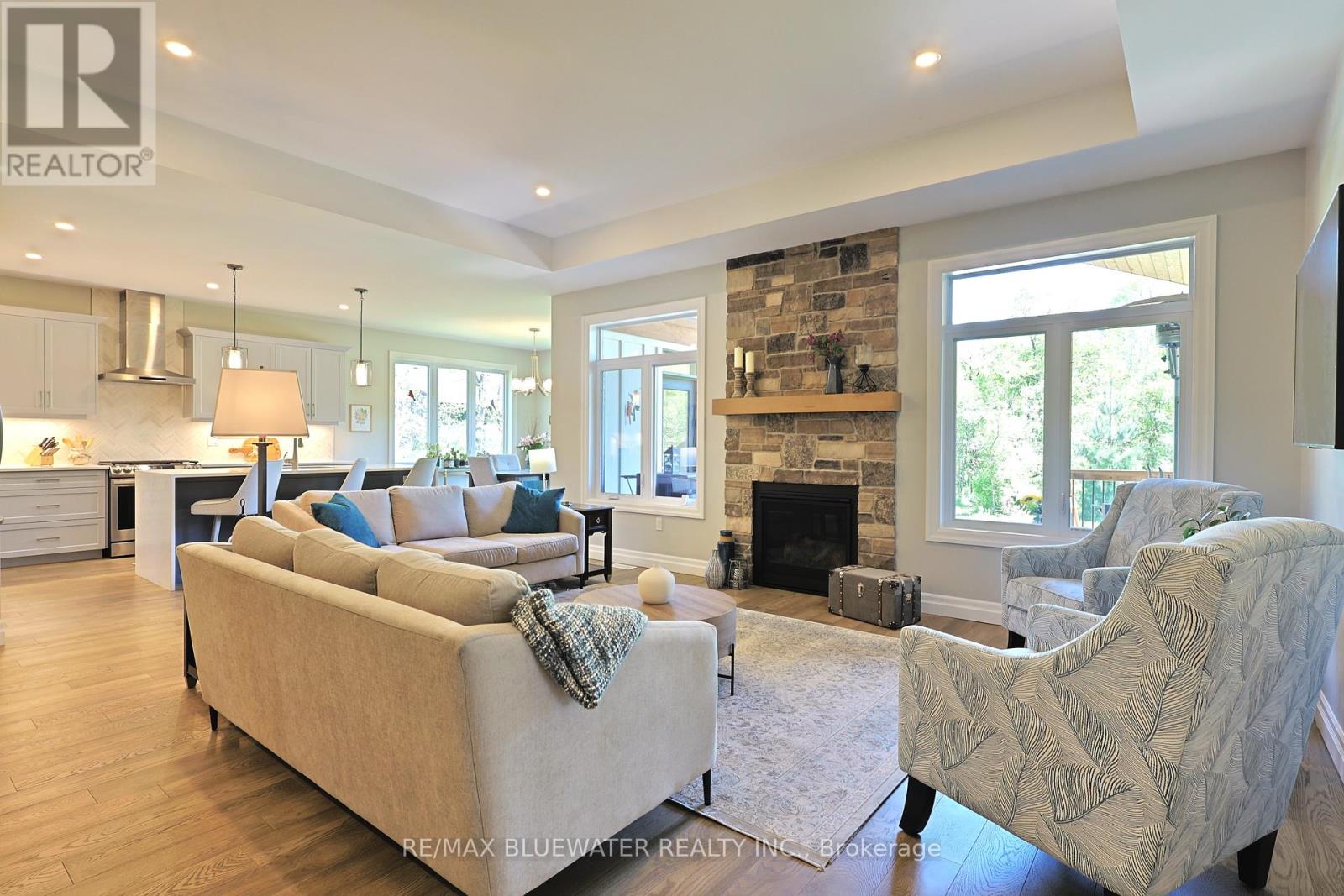 8437 GOOSEMARSH LINE