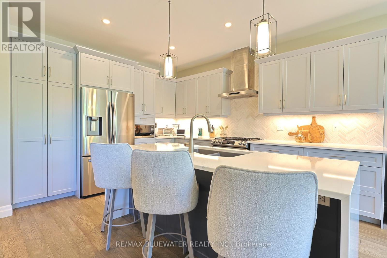 8437 GOOSEMARSH LINE