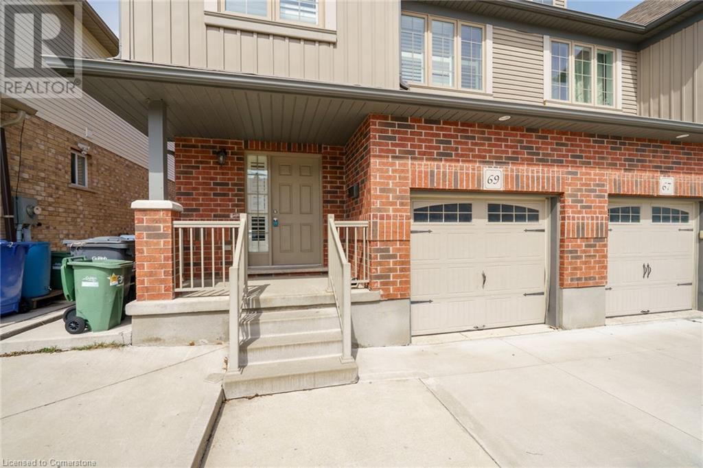 69 CURZON Crescent