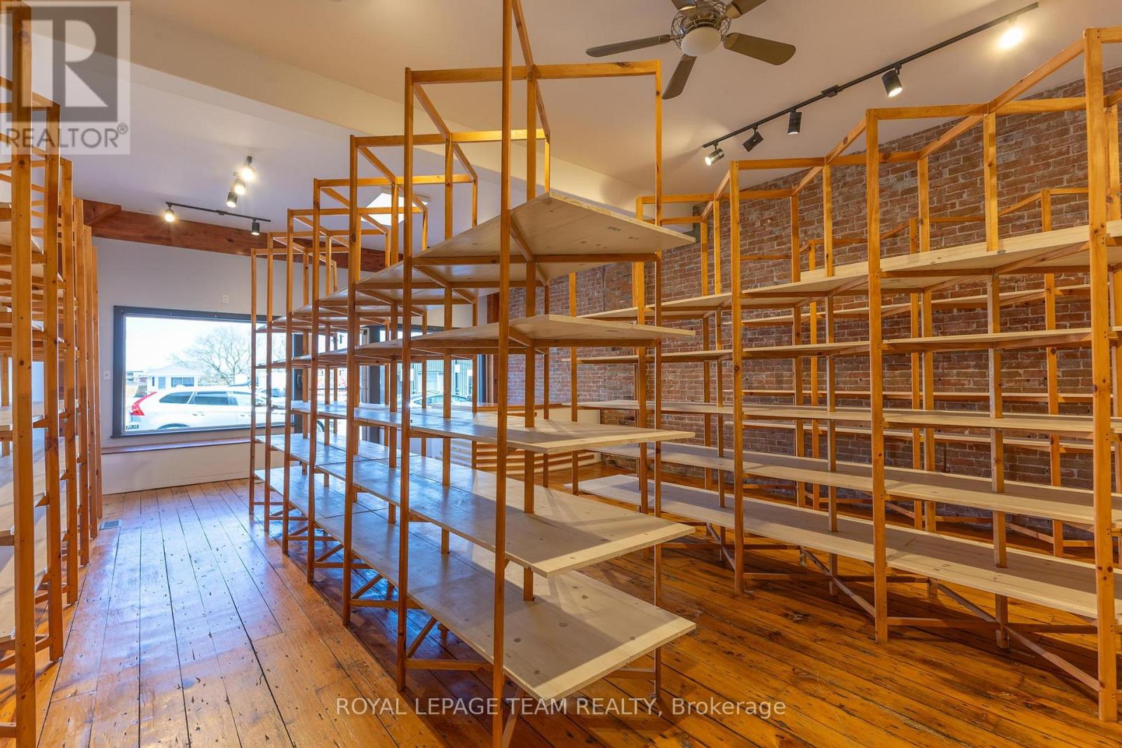 14 ELGIN STREET W