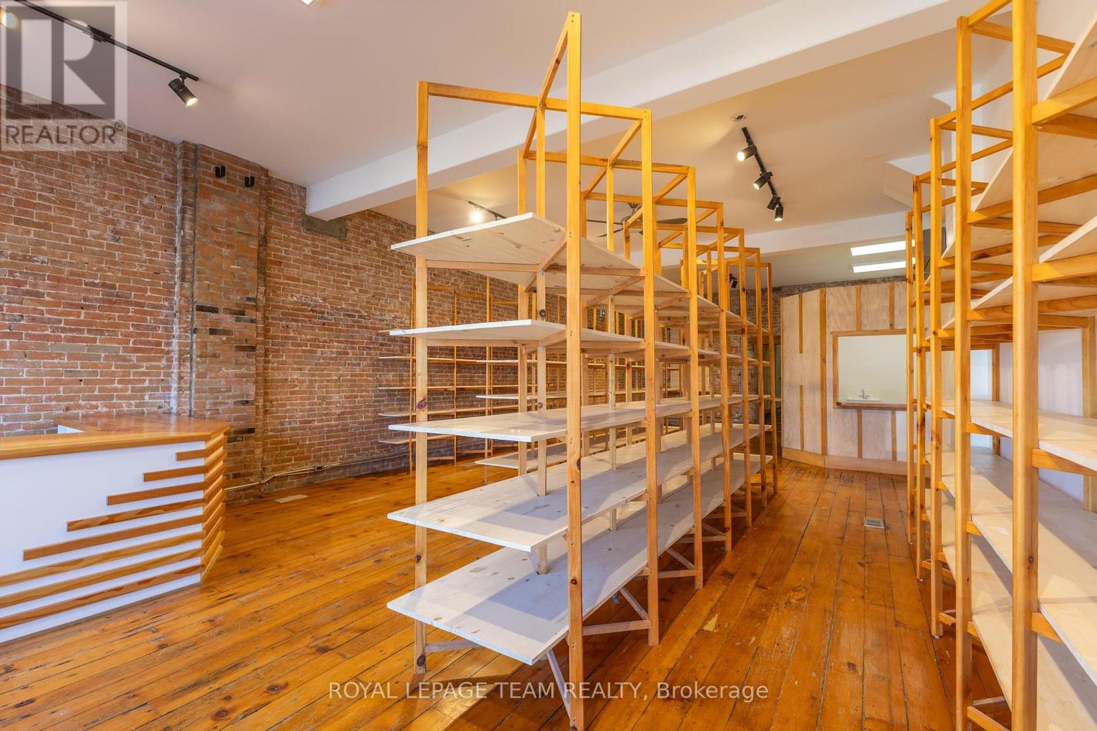 14 ELGIN STREET W