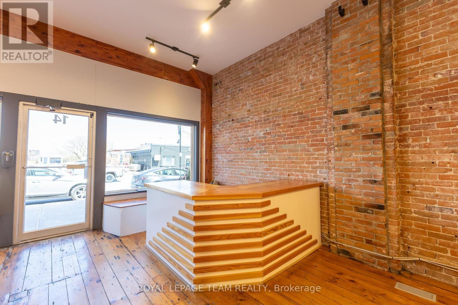 14 ELGIN STREET W