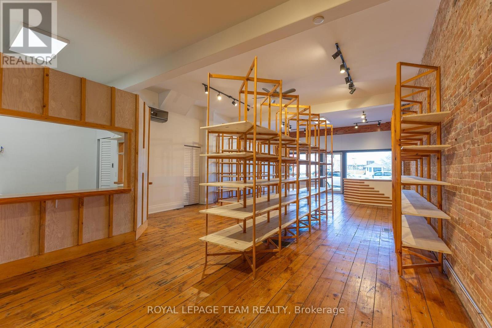 14 ELGIN STREET W
