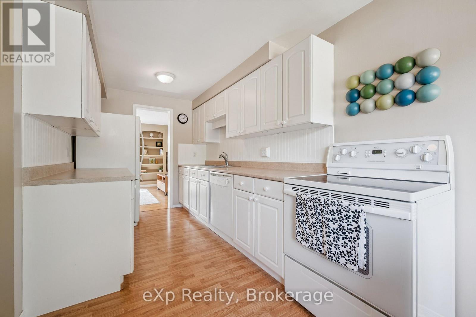 44 - 40 SILVERCREEK PARKWAY N