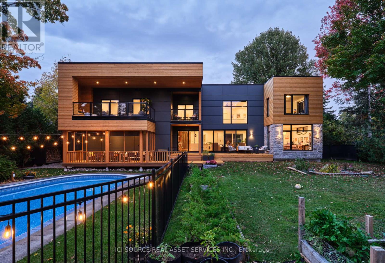 73 PINEGLEN CRESCENT