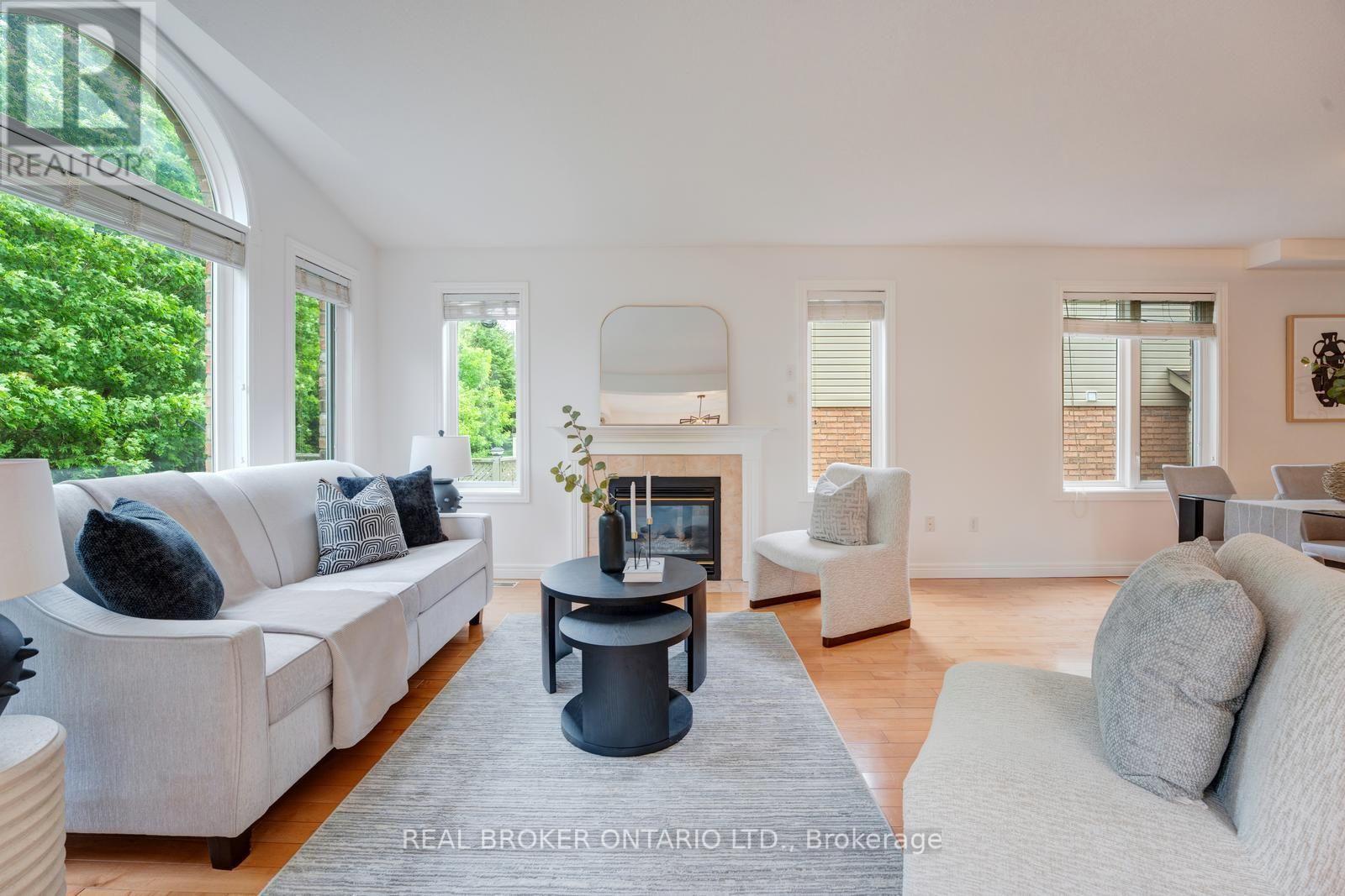 444 LAUSANNE CRESCENT