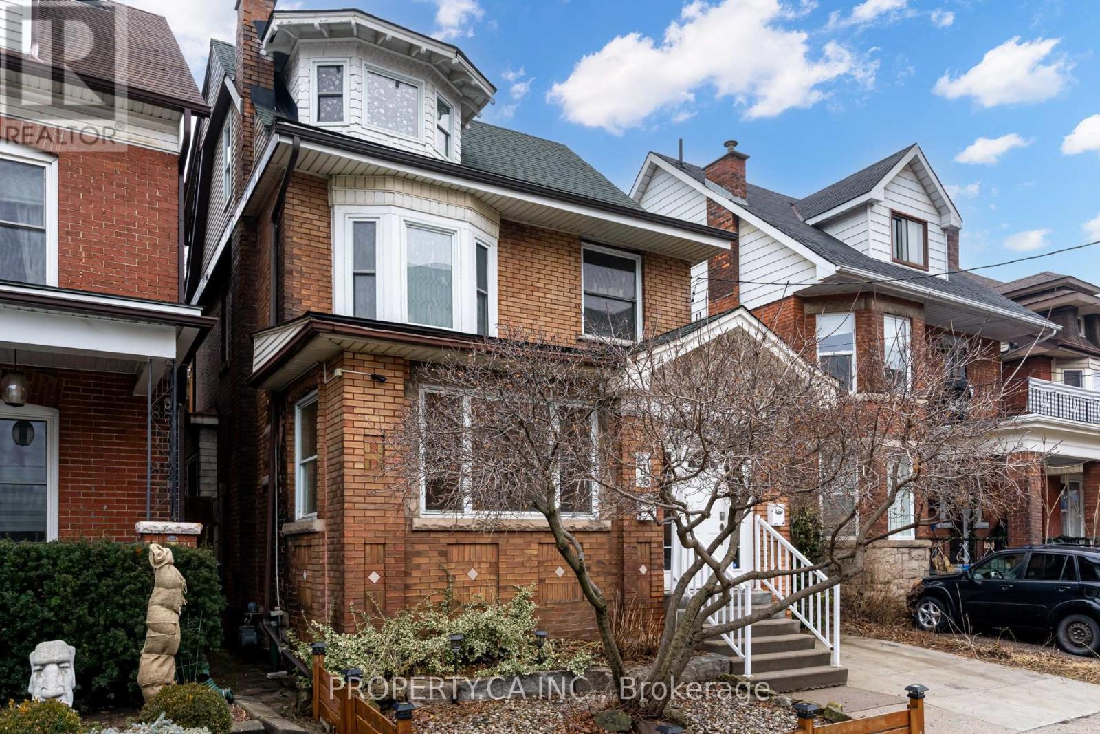 UNIT #1 - 136 ONTARIO AVENUE