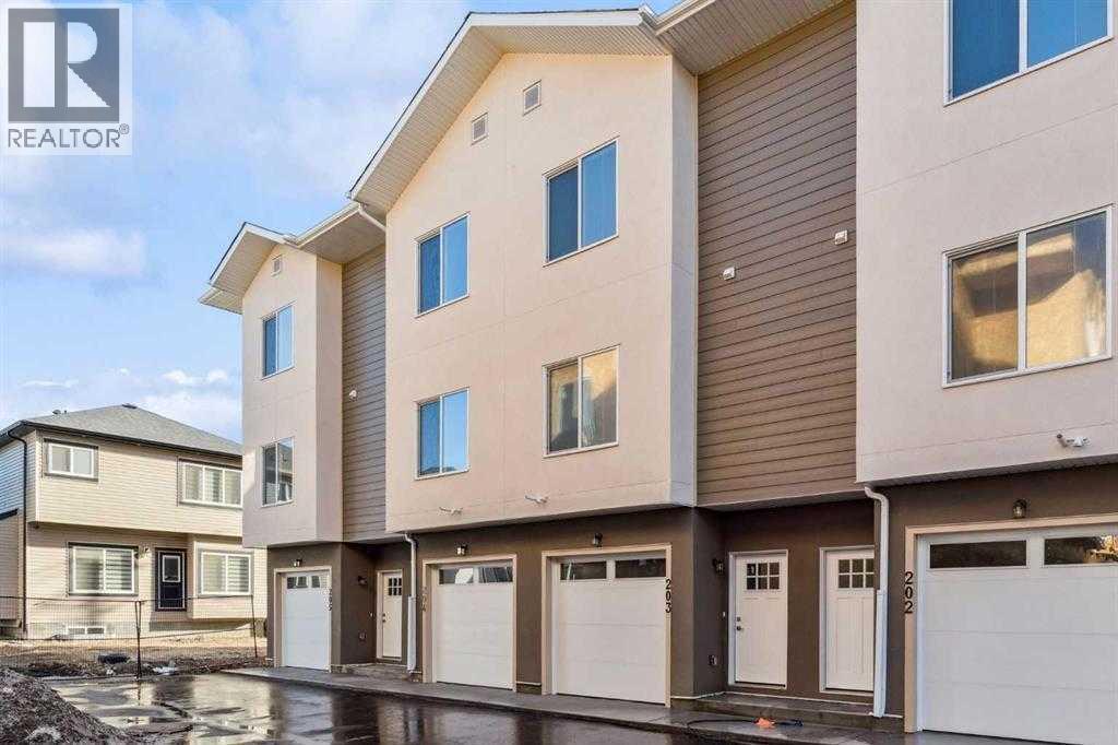 203, 95 Saddlecrest Circle NE