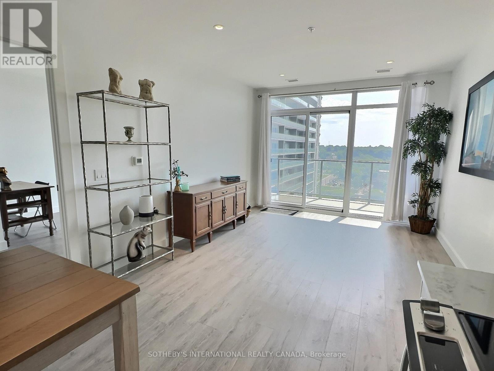1107 - 15 GLEBE STREET