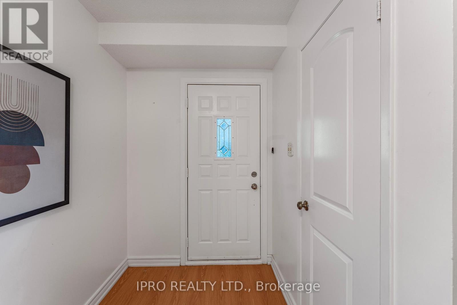 14 - 900 DUNDAS STREET W