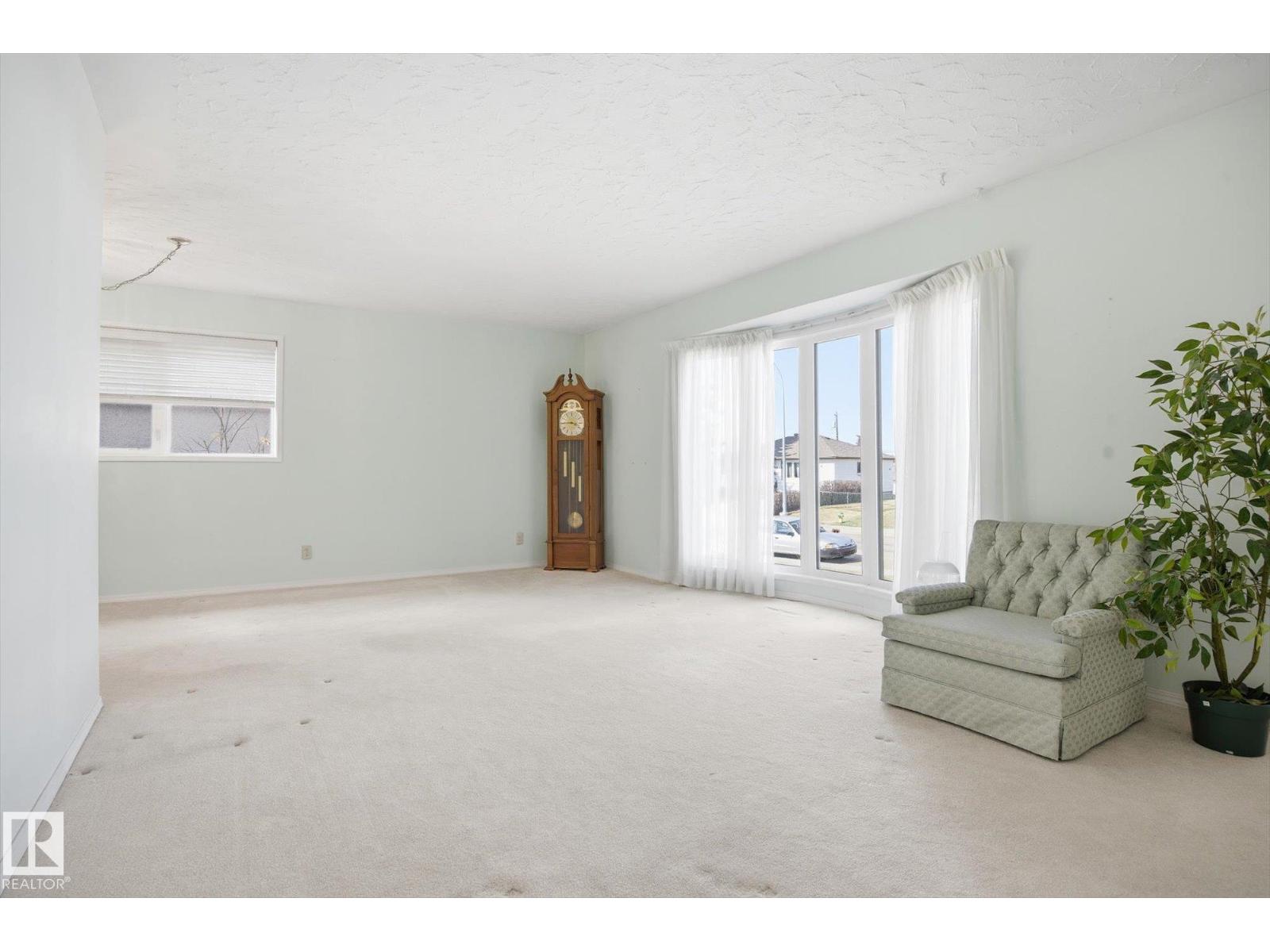 10667 65 ST NW