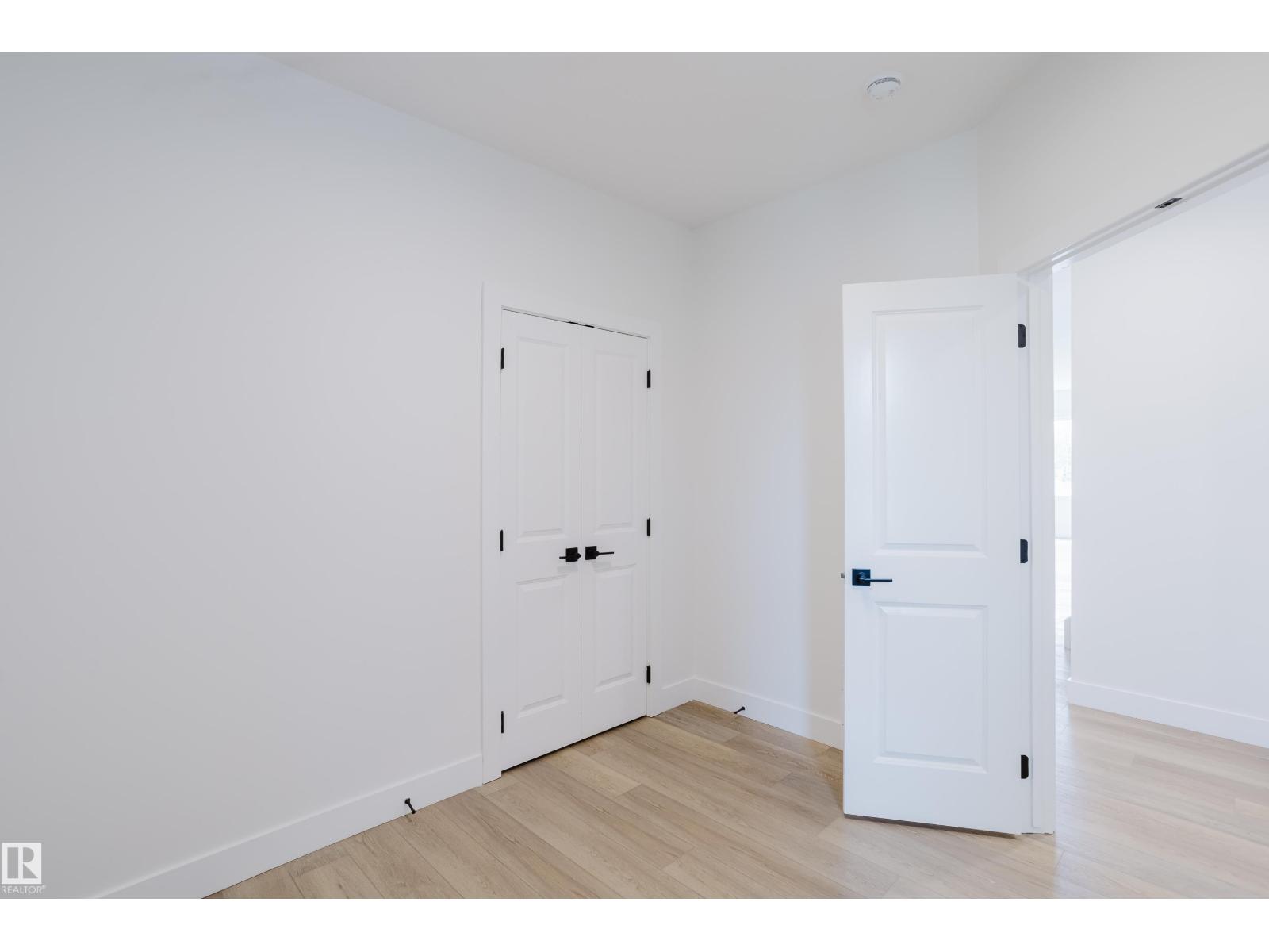 53 RENWYCK PL
