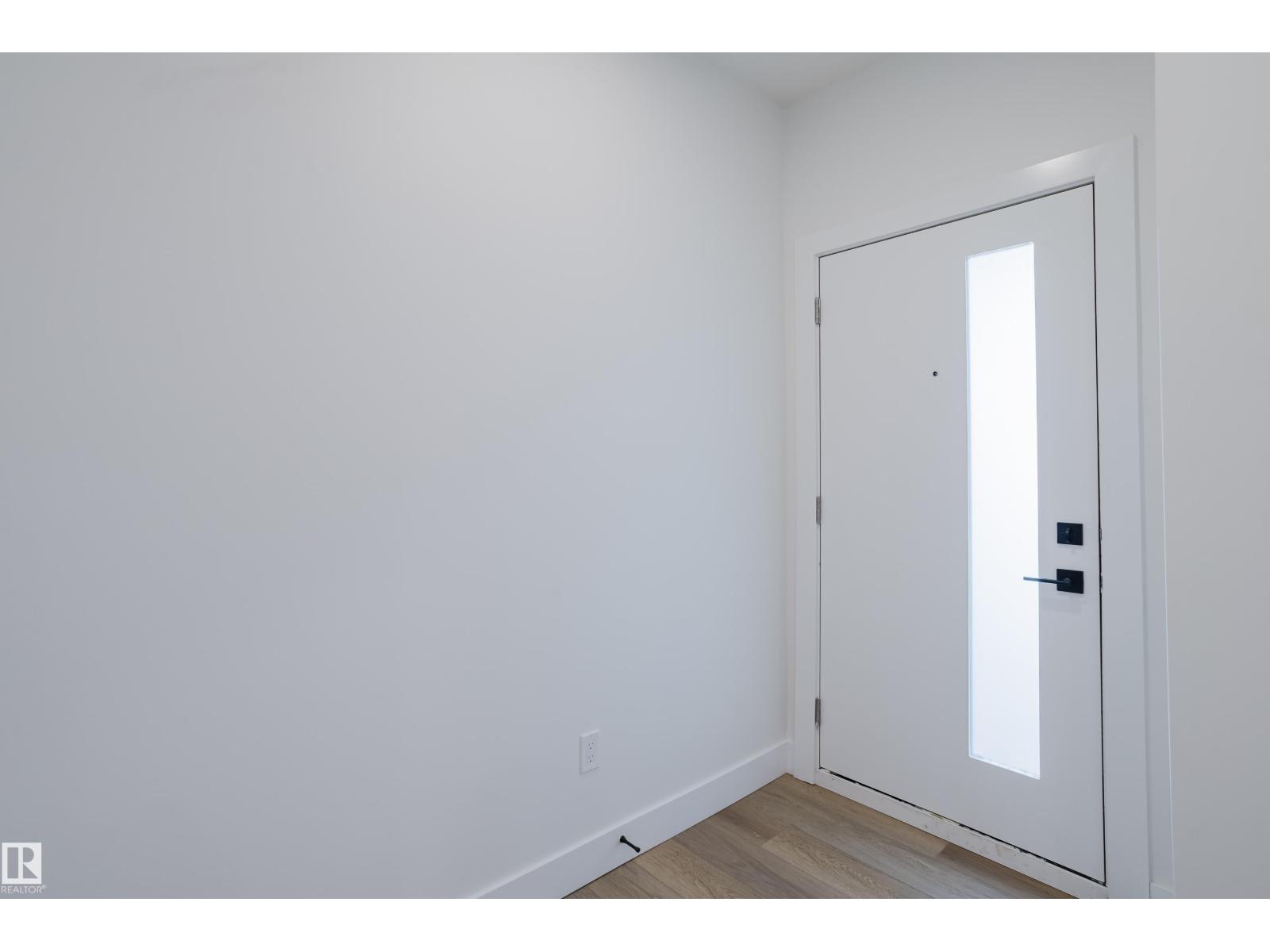 53 RENWYCK PL