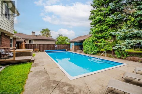 414 WARRINGTON Drive Waterloo ON N2L2P8