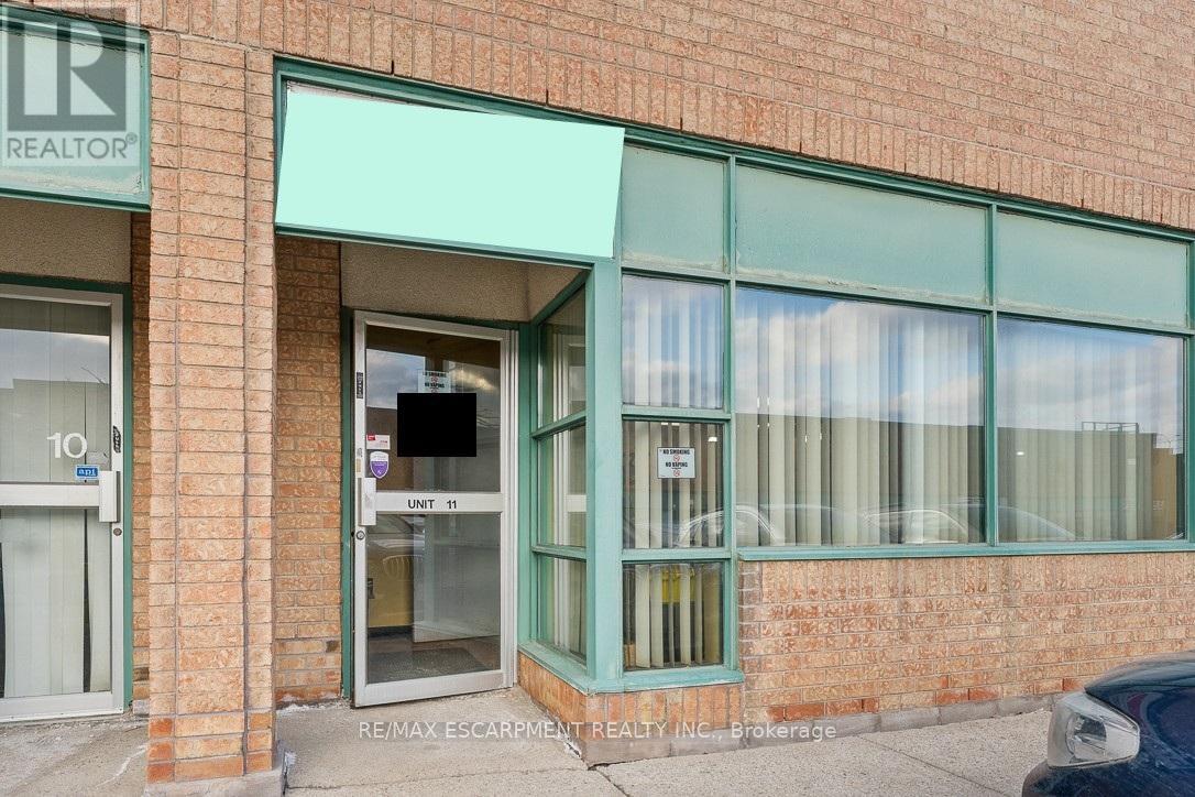 11 - 2430 LUCKNOW DRIVE