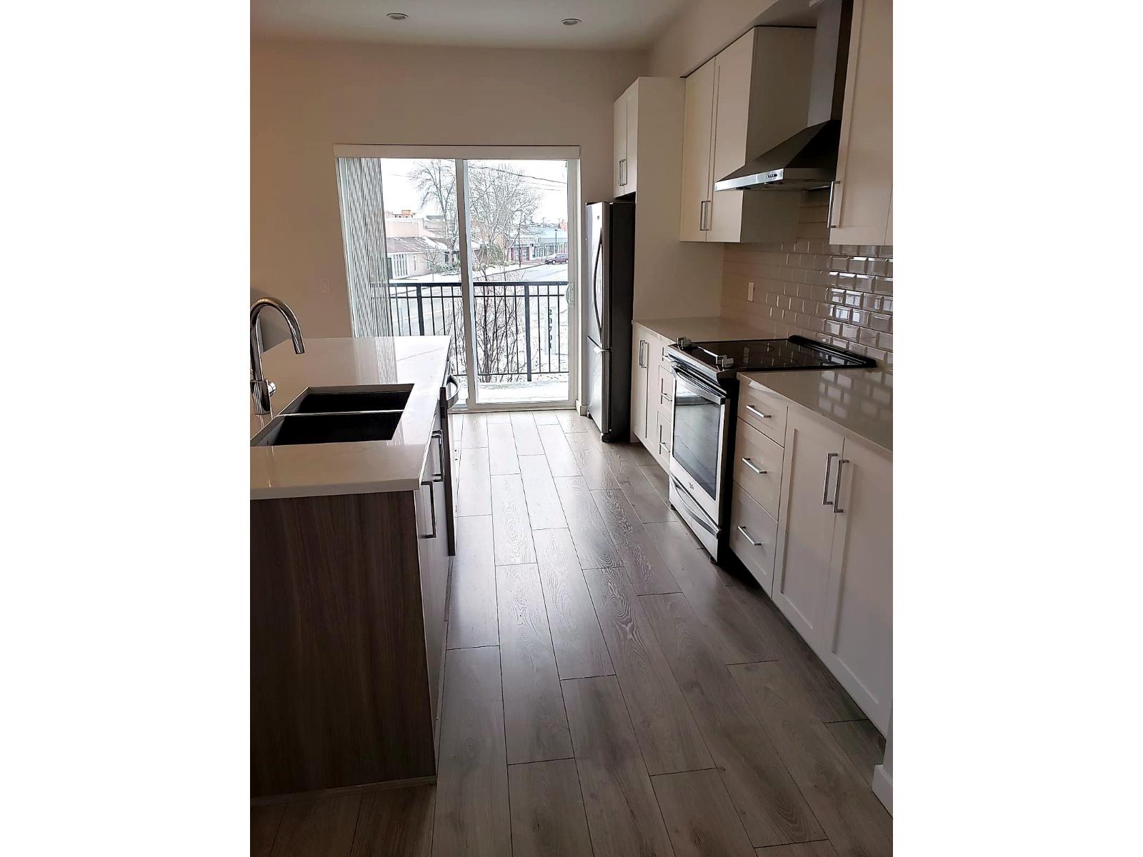 1 20723 FRASER HIGHWAY