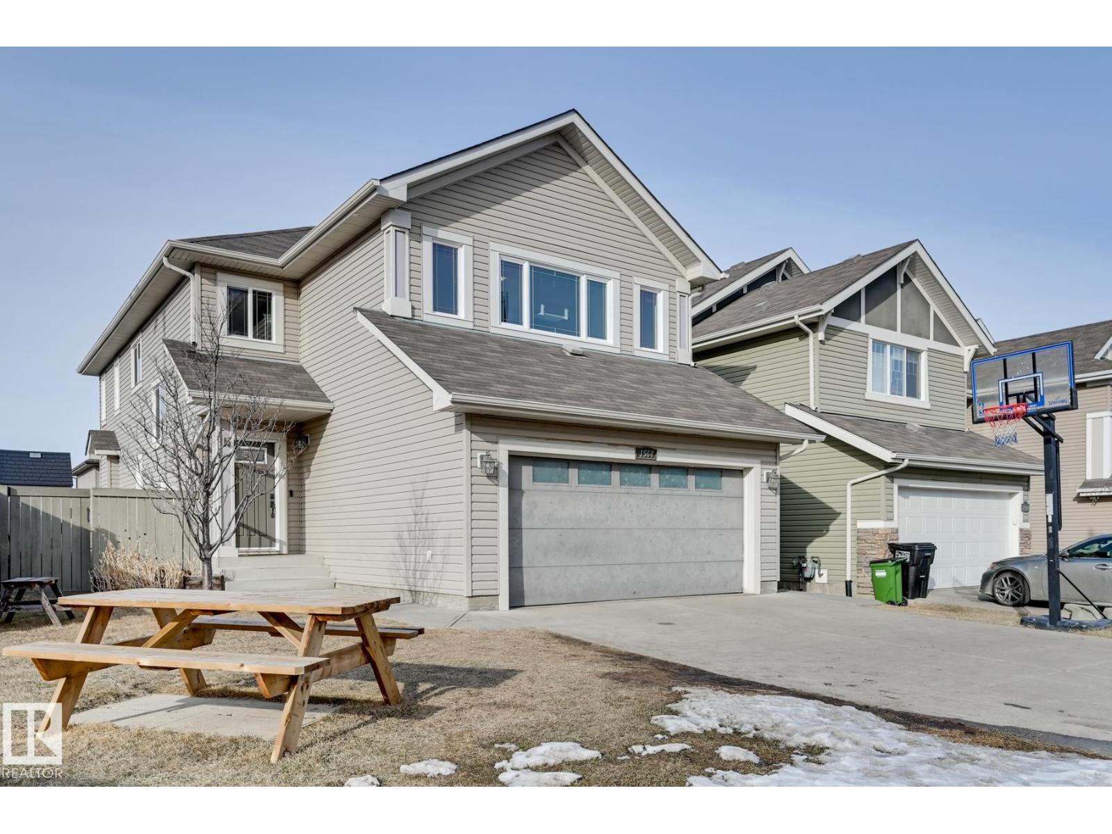 1564 36 AV NW