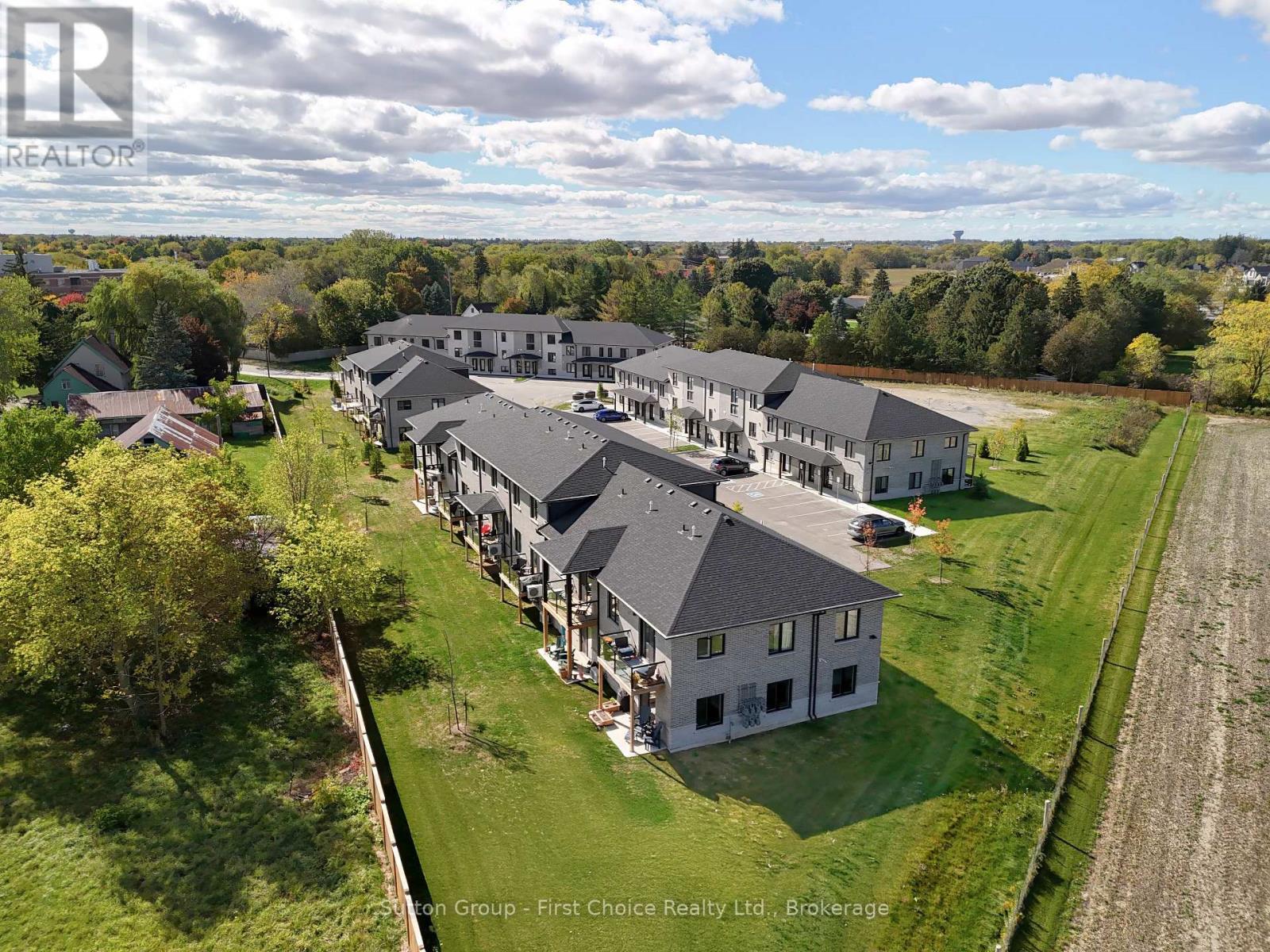 UNIT 35 - 3202 VIVIAN LINE