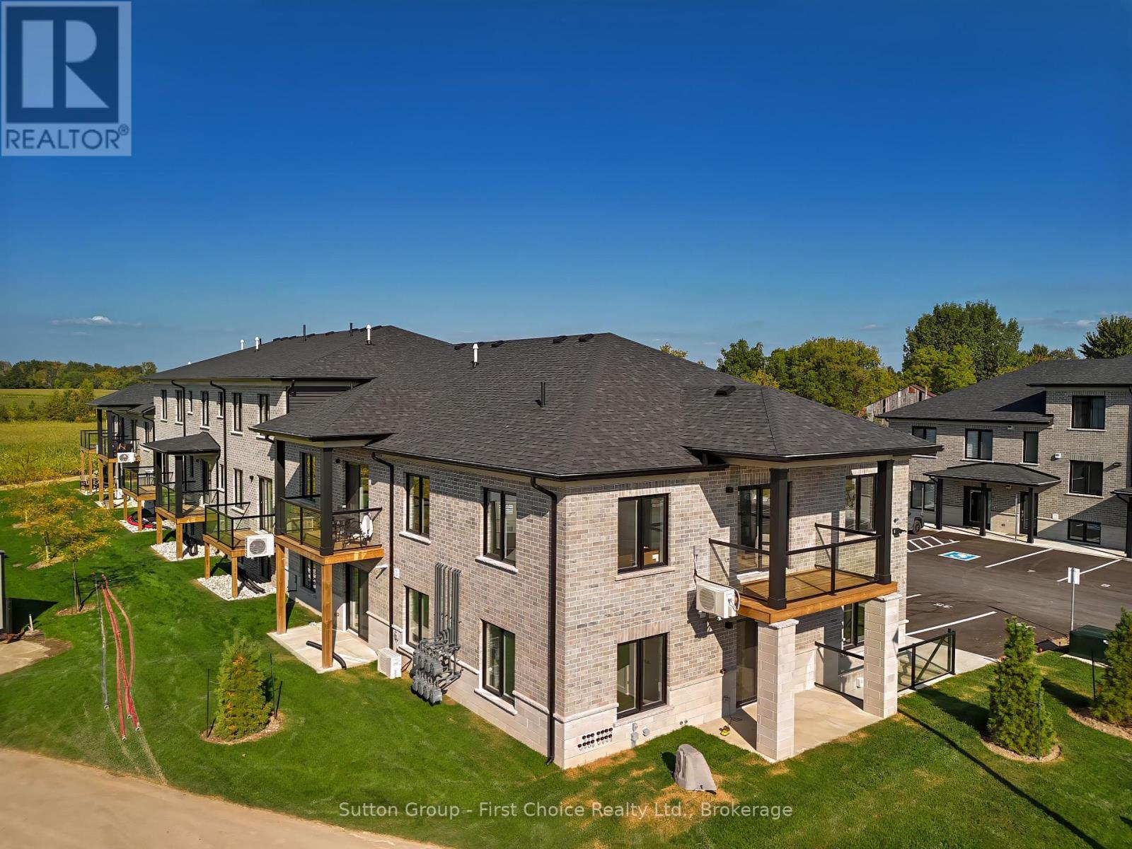 UNIT 35 - 3202 VIVIAN LINE