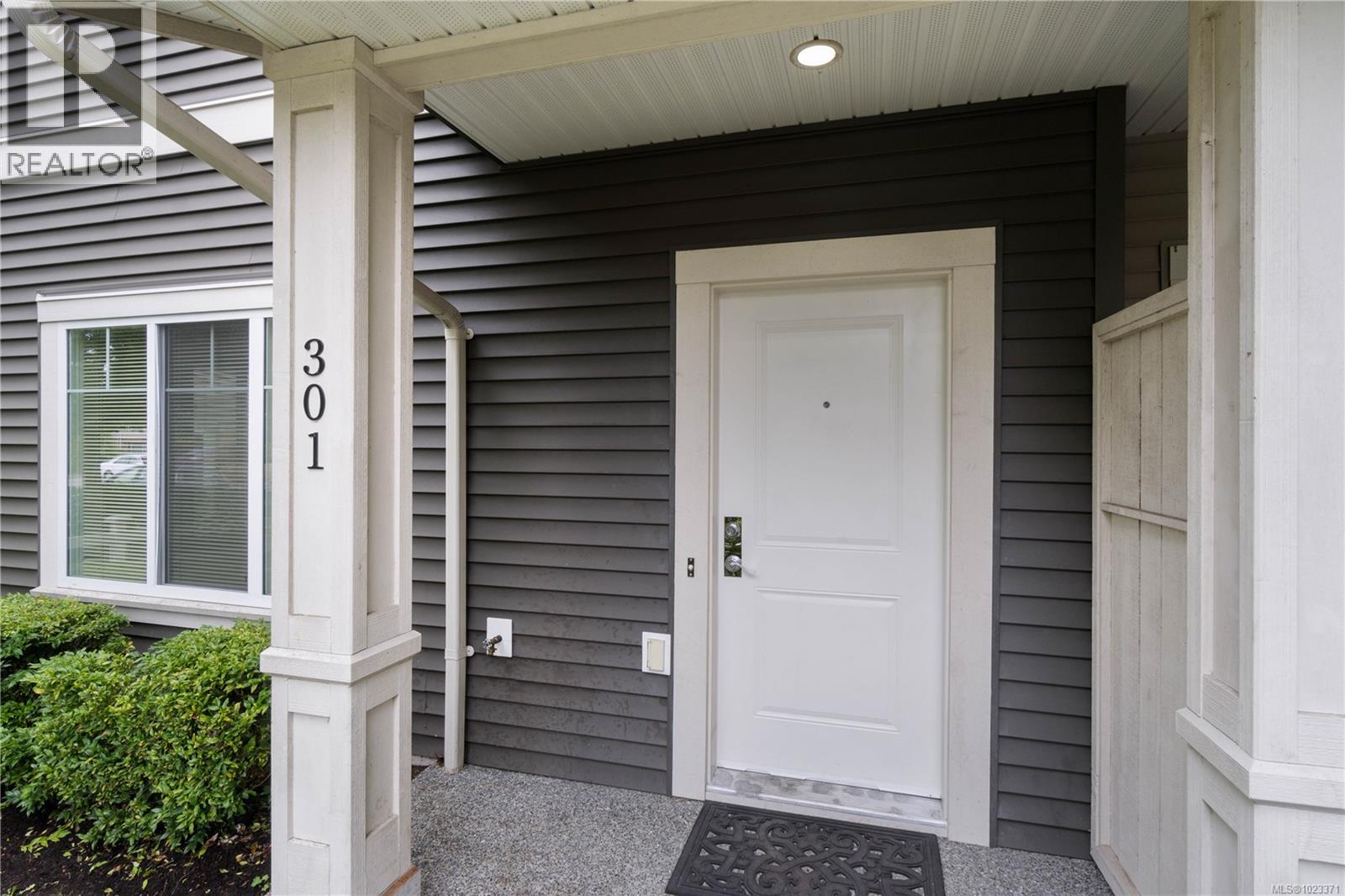 301 1675 Crescent View Dr