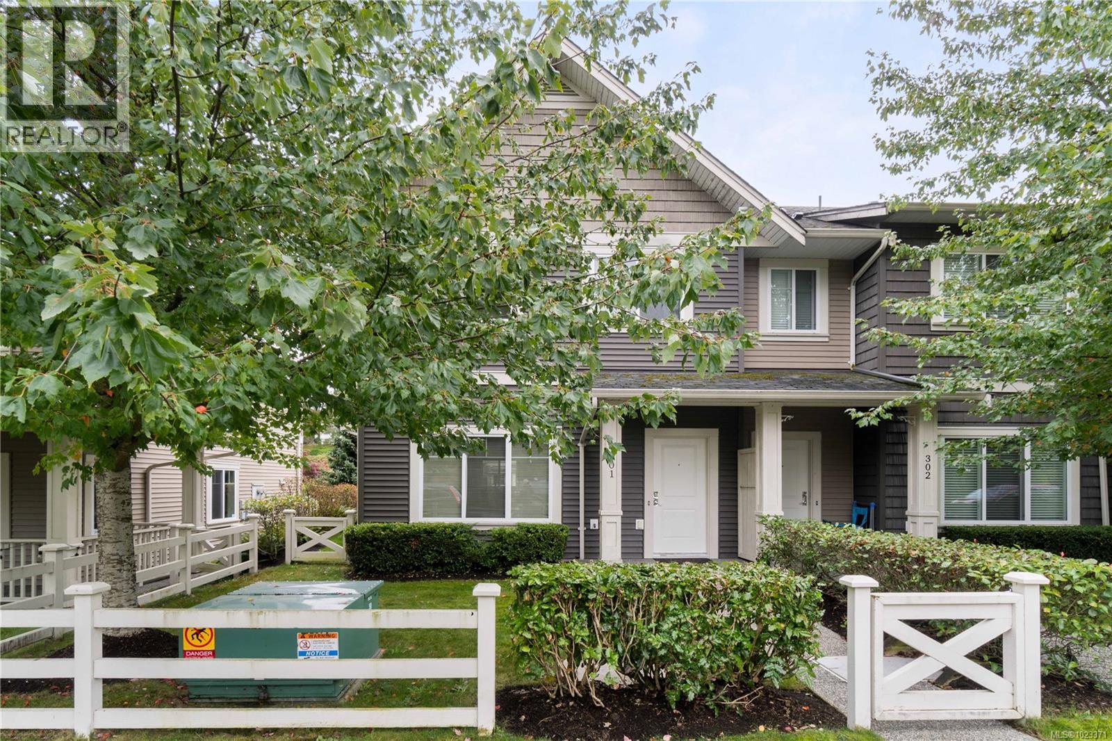 301 1675 Crescent View Dr