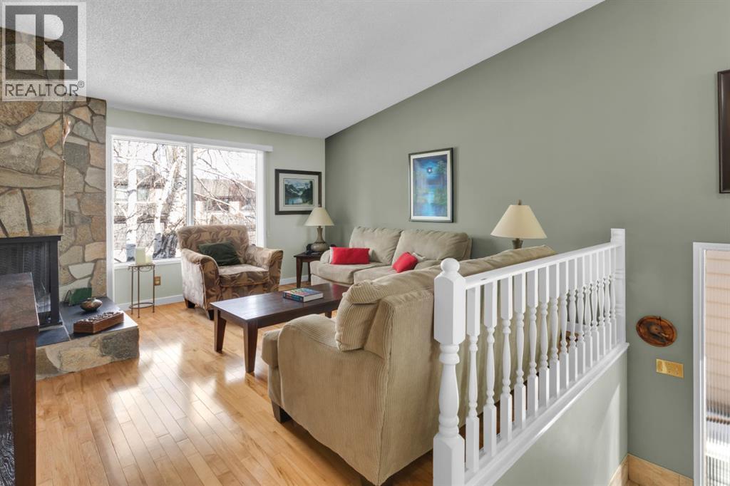 15 Coach Manor Rise SW