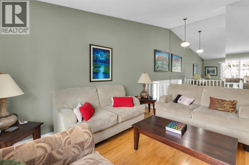 15 Coach Manor Rise SW