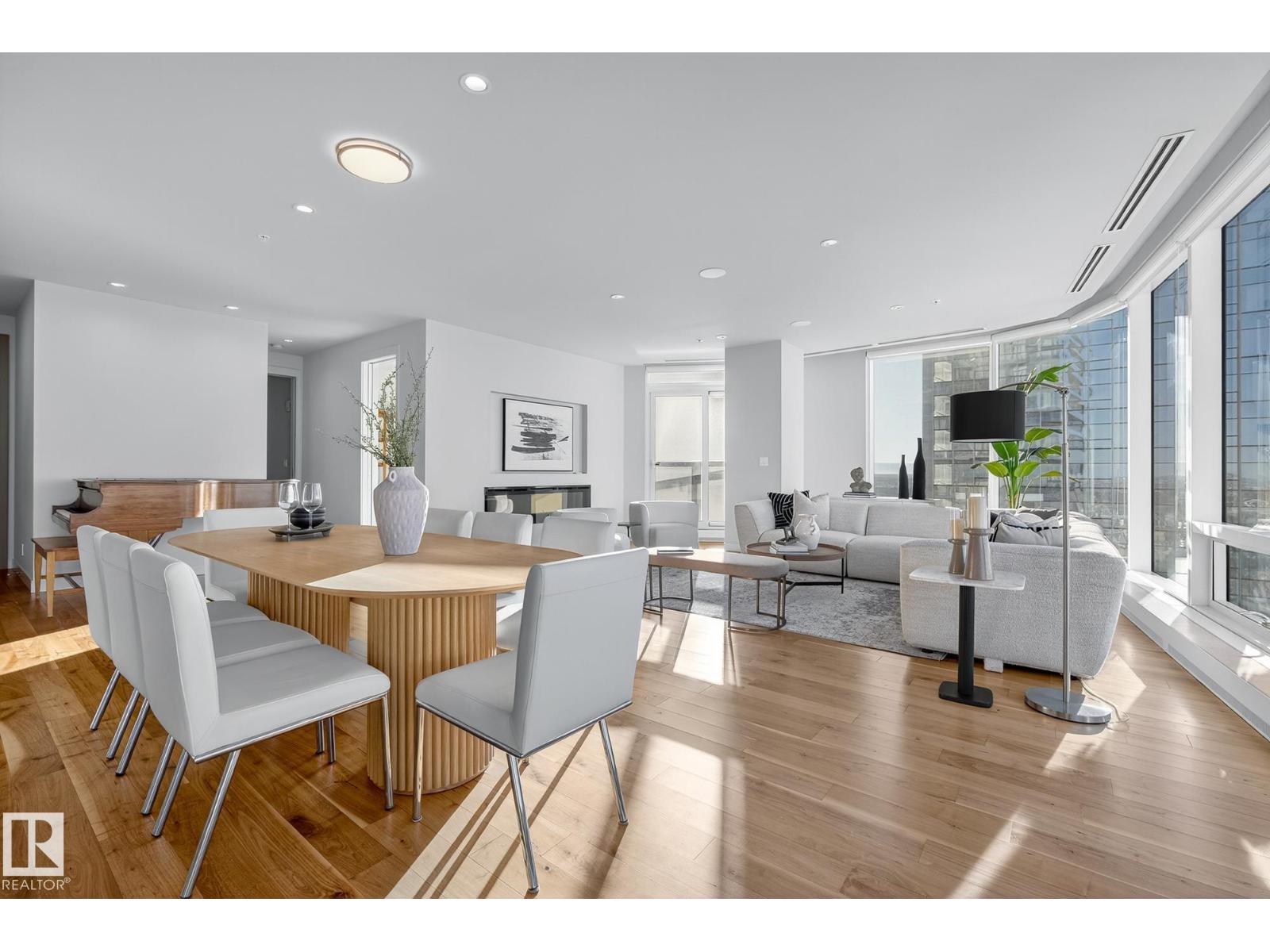 #4704 10360 102 ST NW