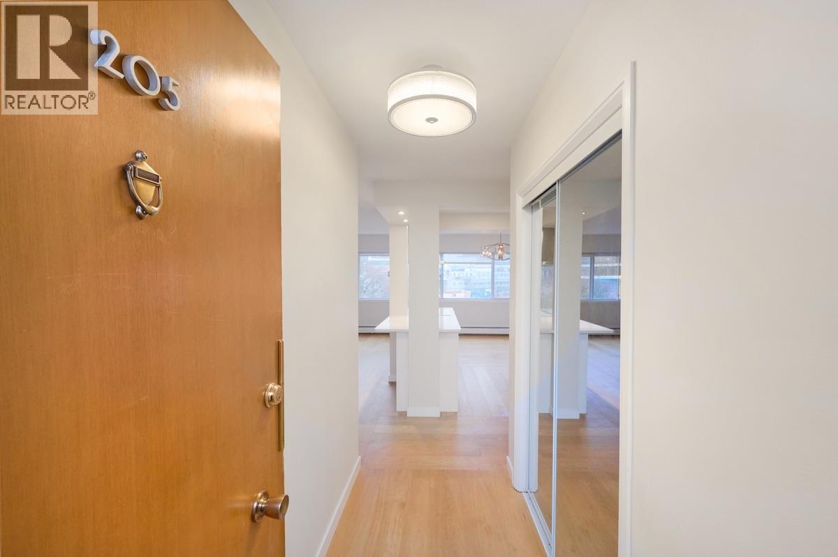 205 5926 TISDALL STREET