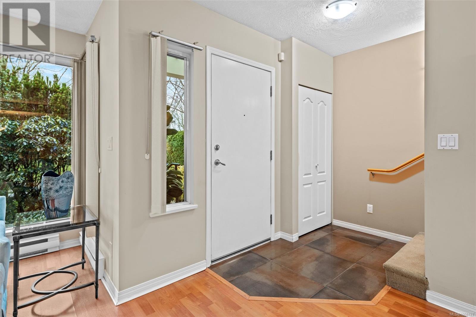 TH5 370 Waterfront Cres
