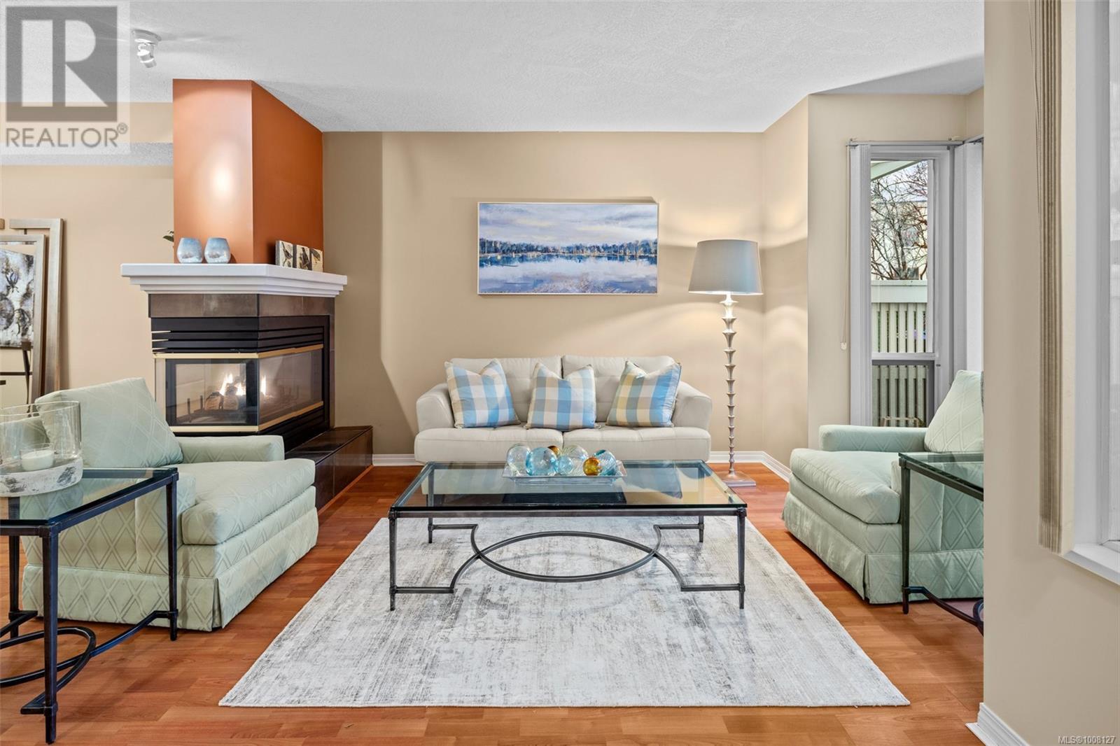 TH5 370 Waterfront Cres