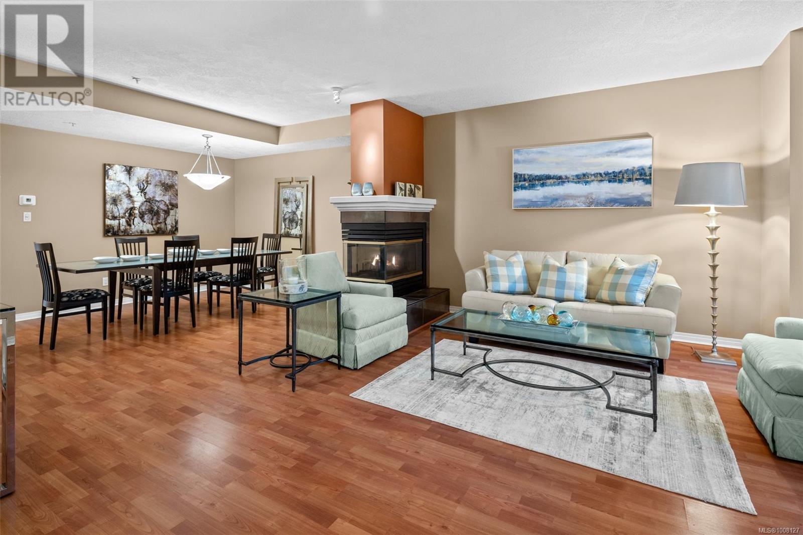 TH5 370 Waterfront Cres