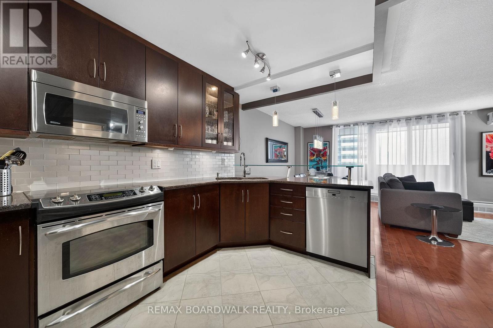 704 - 1785 FROBISHER LANE