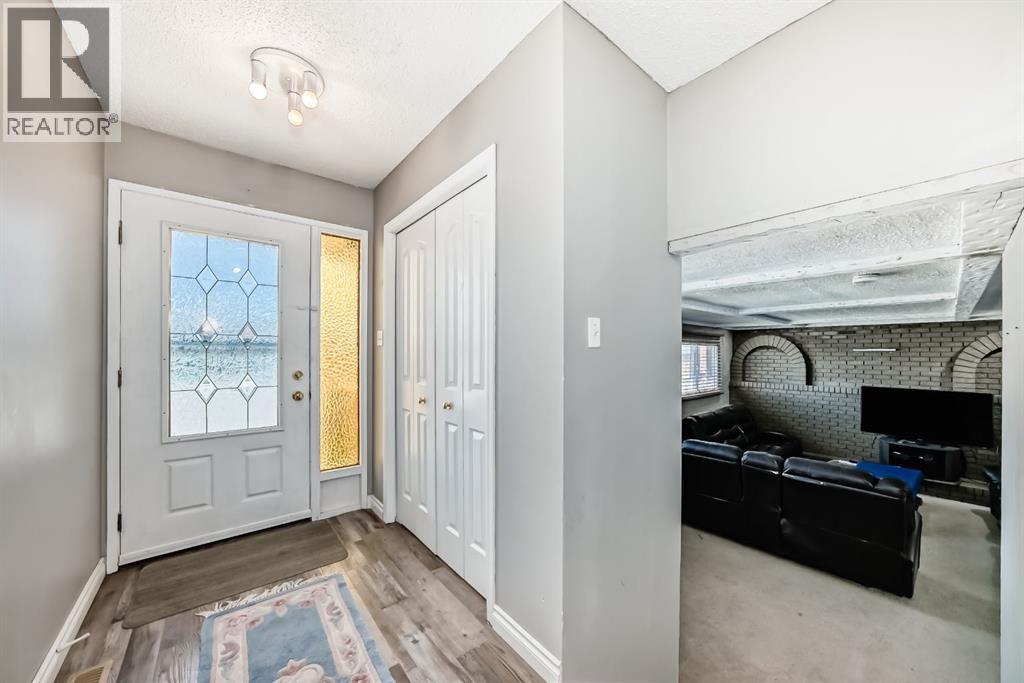 28 Rundlelawn Place NE