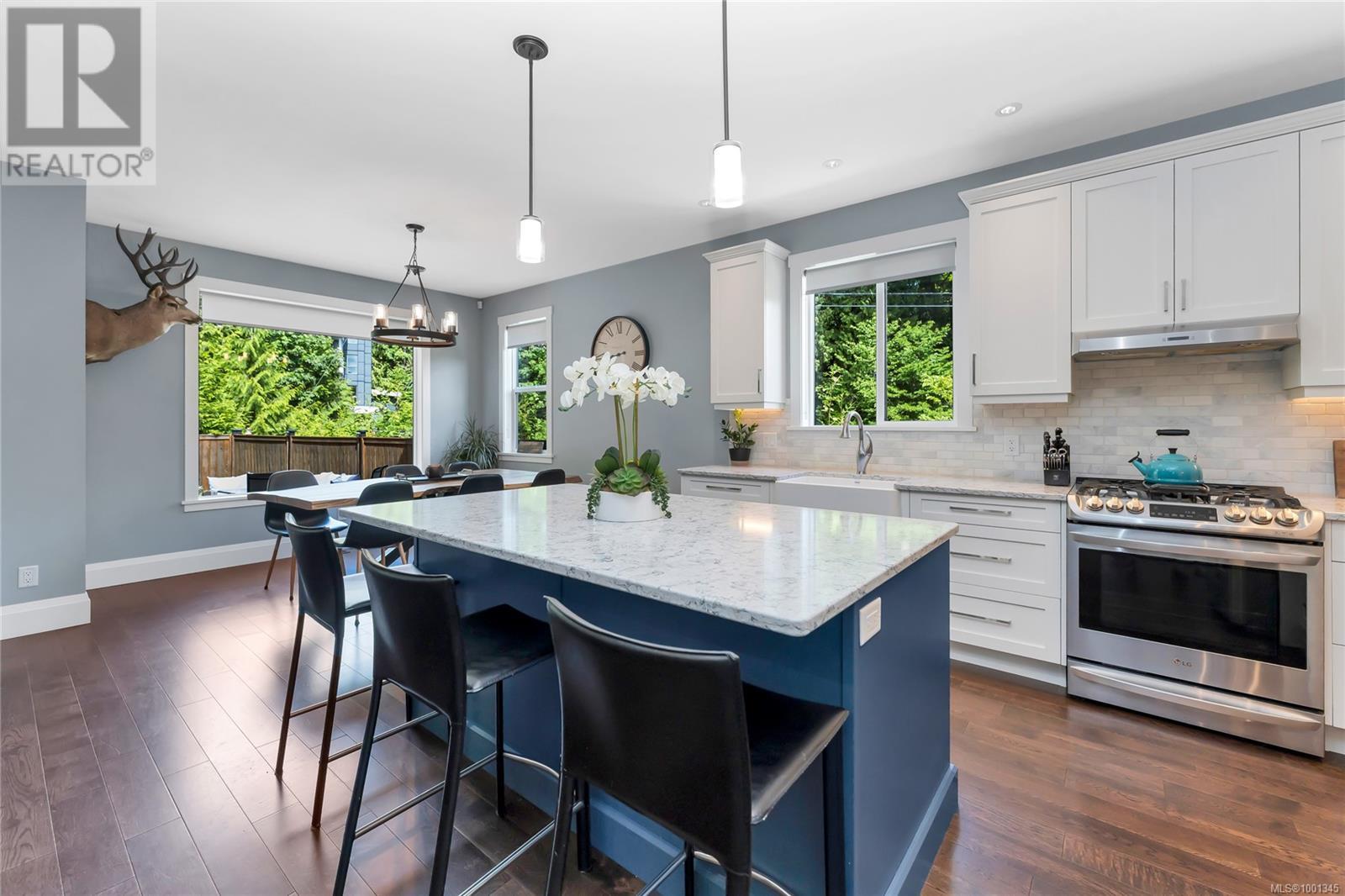 111 Rollie Rose Dr