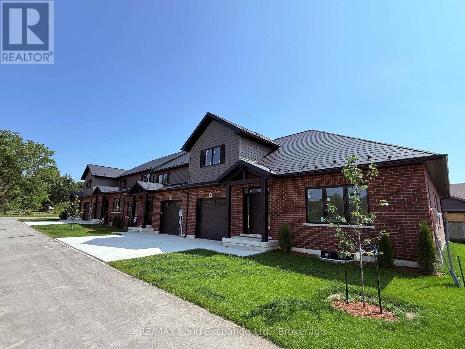 UNIT 4 - 8 GOLF LINKS ROAD