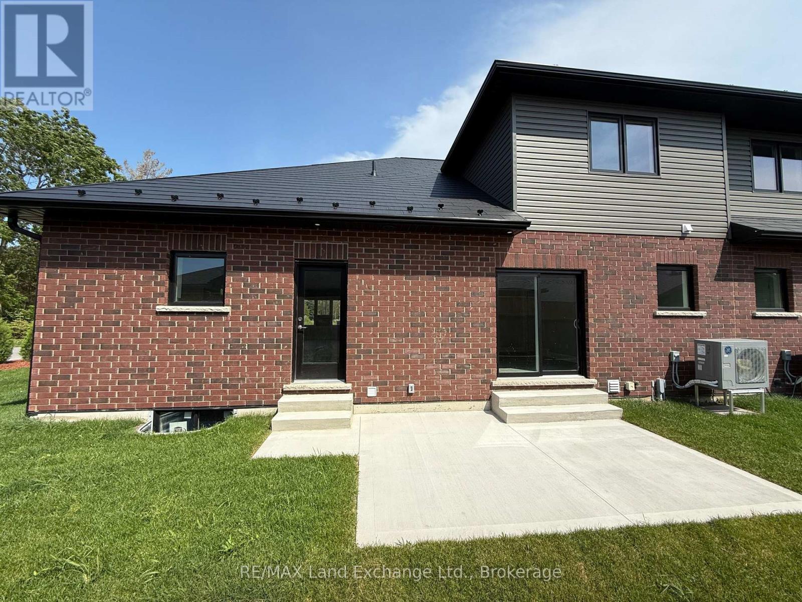 UNIT 4 - 8 GOLF LINKS ROAD