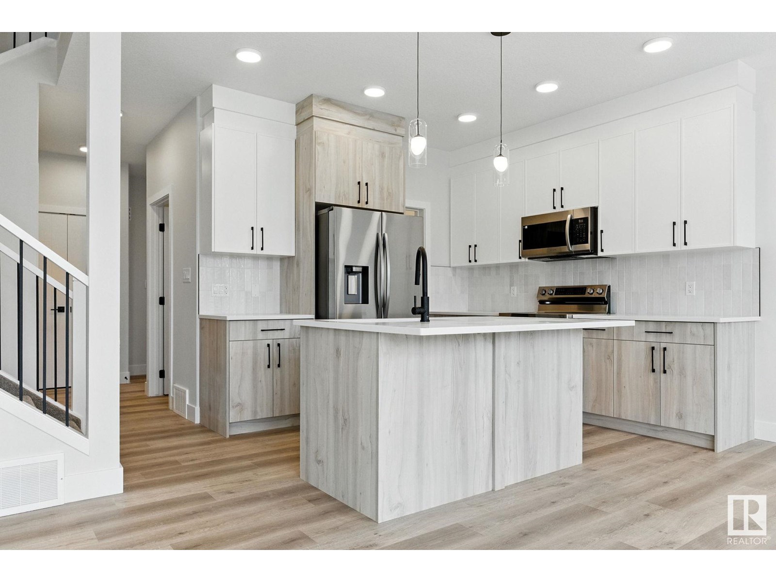 8831 181 AV NW