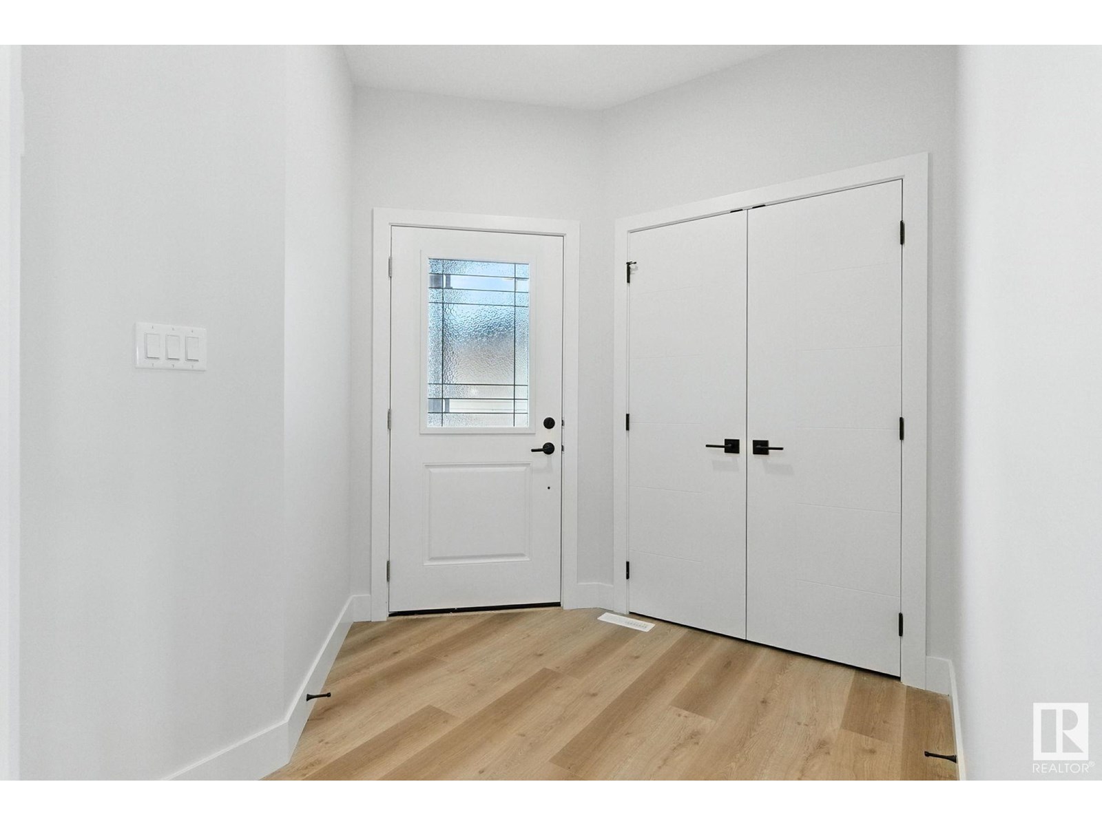 8831 181 AV NW
