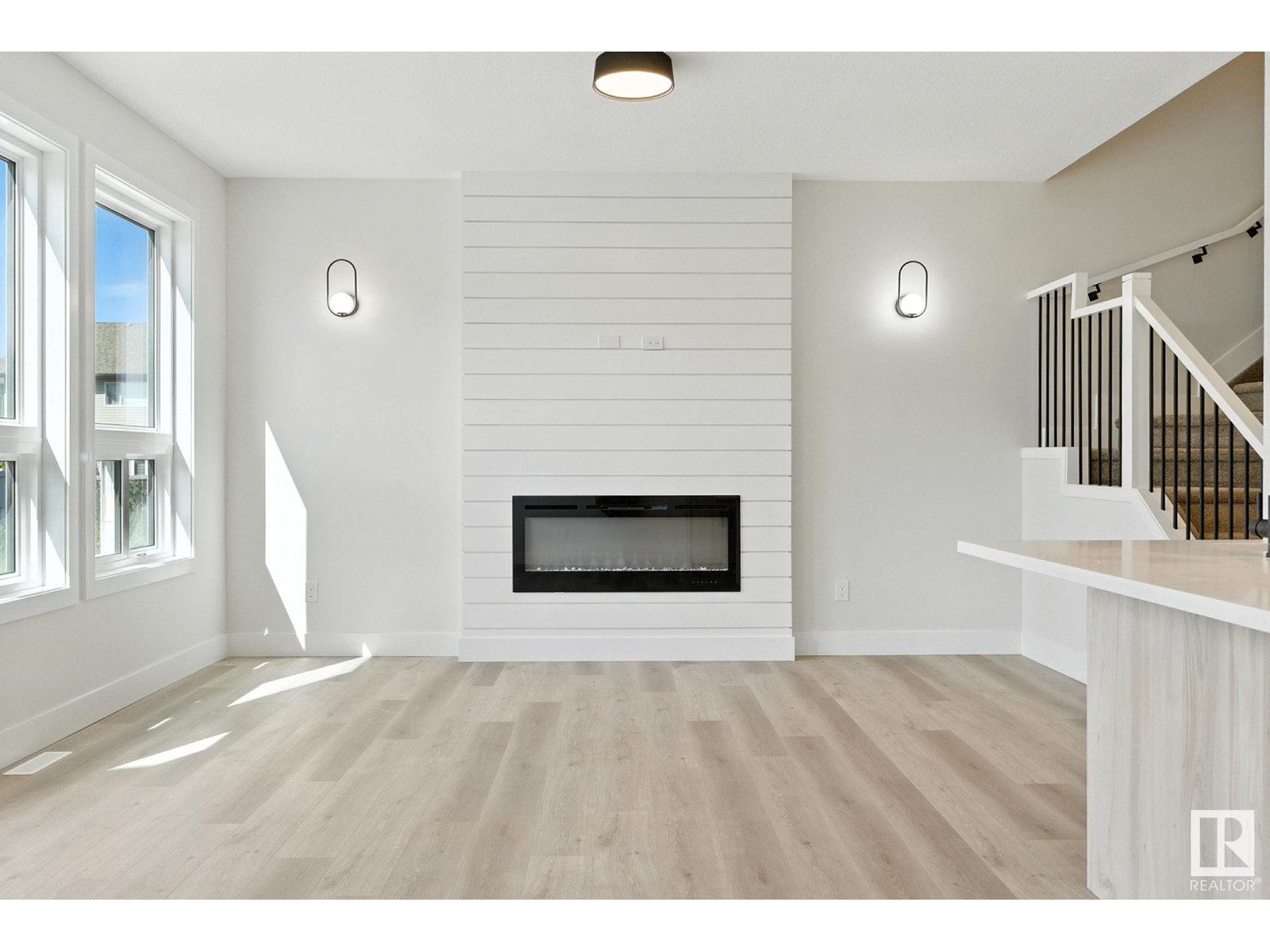 8831 181 AV NW
