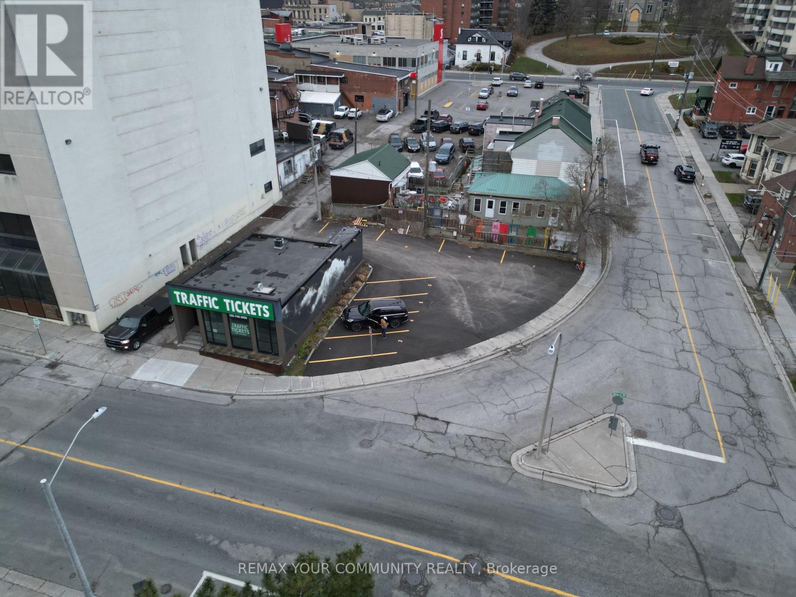 LOWER - 114 SIMCOE STREET