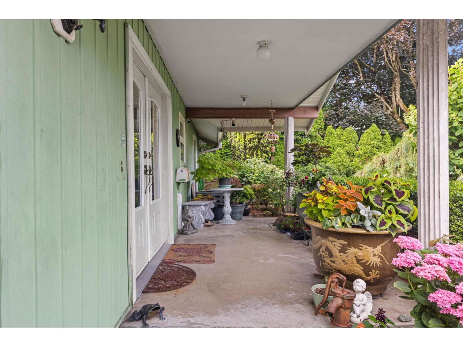 2544 SUNNYSIDE CRESCENT