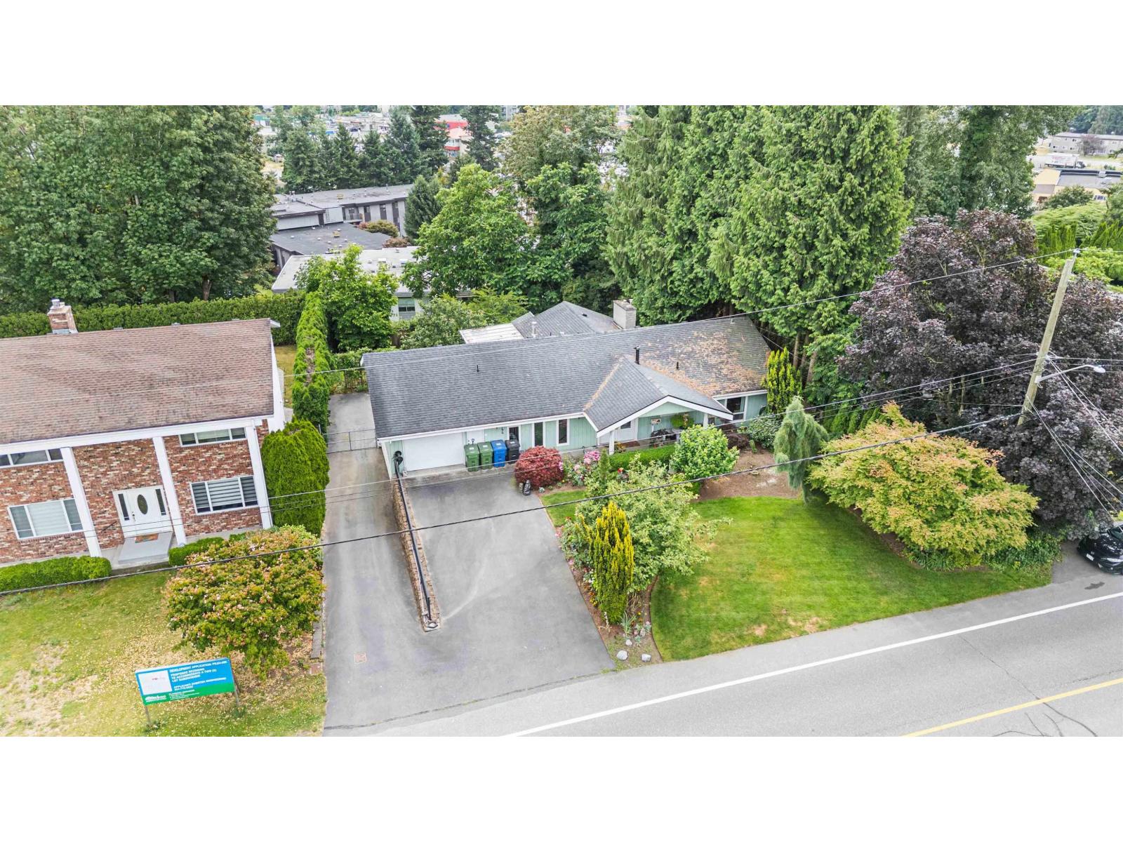 2544 SUNNYSIDE CRESCENT